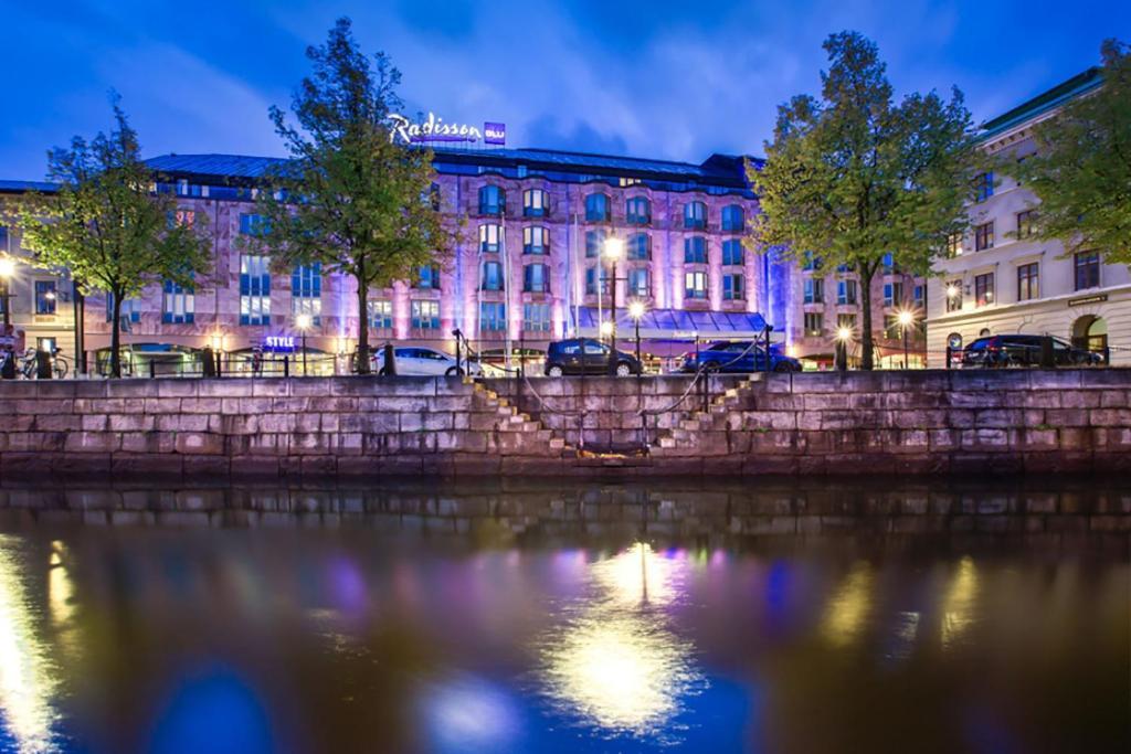 Radisson Blue Gothenburg at Night 