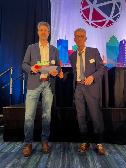 Benjamin Marrant receives the award for "simulation for sustainability" at the NAFEMS World Congress 2023 from NAFEMS Vice-Chair, Manfred Zehn